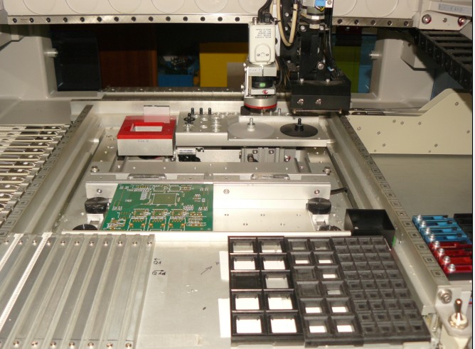 Leiterplatten - SMD Bestückungsautomat für Kleinserien